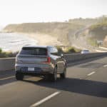 2025 оны Volvo EX90 нь тансаг зэрэглэлийн гурван эгнээт бүрэн цахилгаан автомашинаа хэрэглэгчдэд хүргэж байгаа ч зарим онцлогууд дутуу байсаар байна