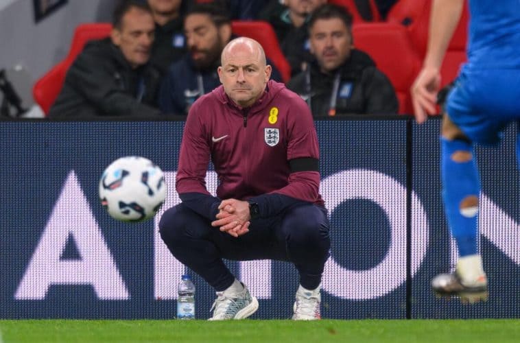 Карсли Английн шигшээ багийн ажил өөрийг нь тухтай бүсээс гаргахад хүргэсэн гэдгийг хүлээн зөвшөөрөв