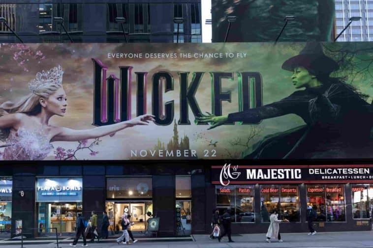 “Wicked” киноны дэлгэцийн хувилбар өргөн хүрээний маркетингийн кампанит ажил
