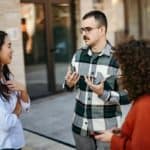 Хүнд хэцүү харилцан яриаг даван туулахад зориулсан зөвлөмжүүд