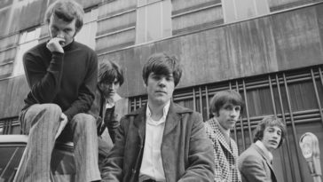 Bee Gees хамтлагийн анхны бөмбөрчин Колин Питерсен 78 насандаа өөд боллоо