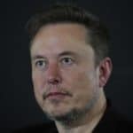 Тэрбумтны аавын хэлснээр: Элон Маск Ливерпүүл багийг худалдан авах сонирхолтой байгаа