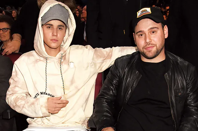 Justin-Bieber-Scooter-Braun-AMAs-2015-bb8-billboard-650