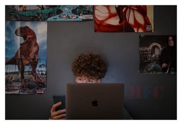 Нийгмийн сүлжээнээс завсарлага авахад таны тархинд юу болдог вэ? Нийгмийн сүлжээнээс завсарлага авахад таны тархинд юу болдог вэ?