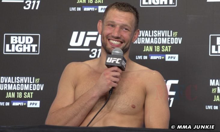 UFC 311: Рейниер де Риддер ялалт байгуулсныхаа дараа Роберт Уиттакер, Хамзат Чимаевыг нарыг дуудлаа