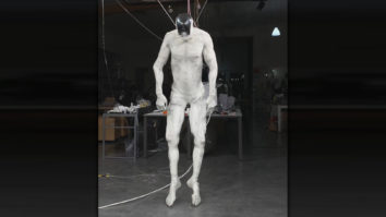 Мянган булчинтай робот таазнаас дүүжлэгдэн хүн шиг хөдөлж байна