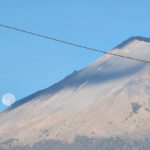 🛸 Галт уулын дээгүүр нисэх олон тооны нисдэг таваг камерын дуранд өртжээ 🛸 Галт уулын дээгүүр нисэх олон тооны нисдэг таваг камерын дуранд өртжээ