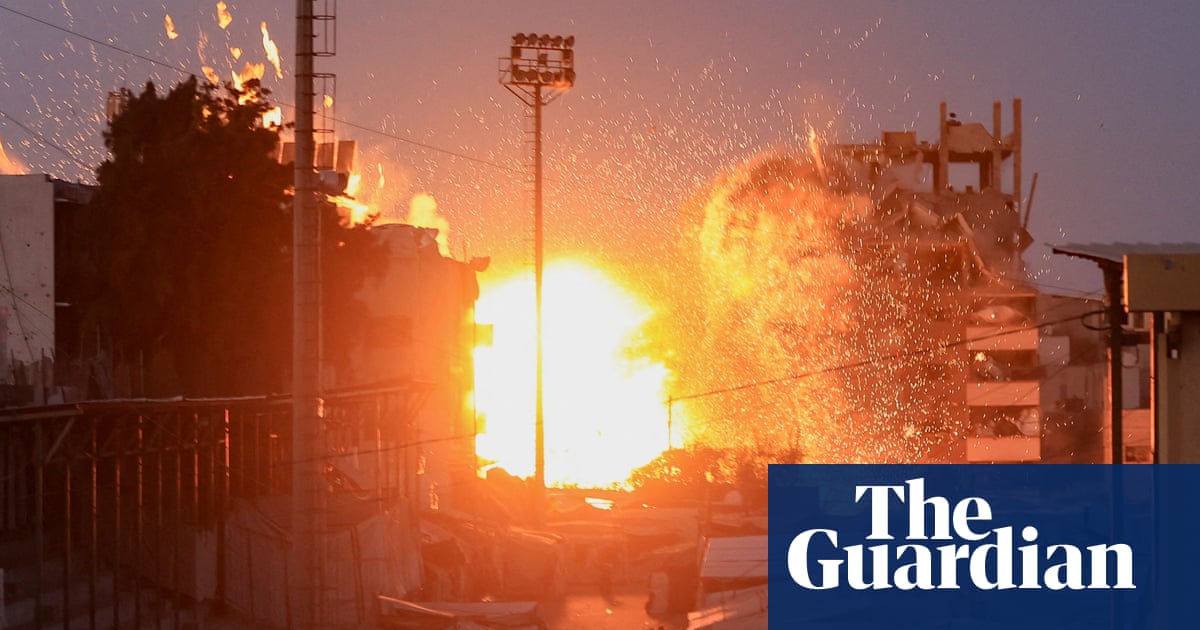 Israeli airstrike hits mosque in Gaza City – video