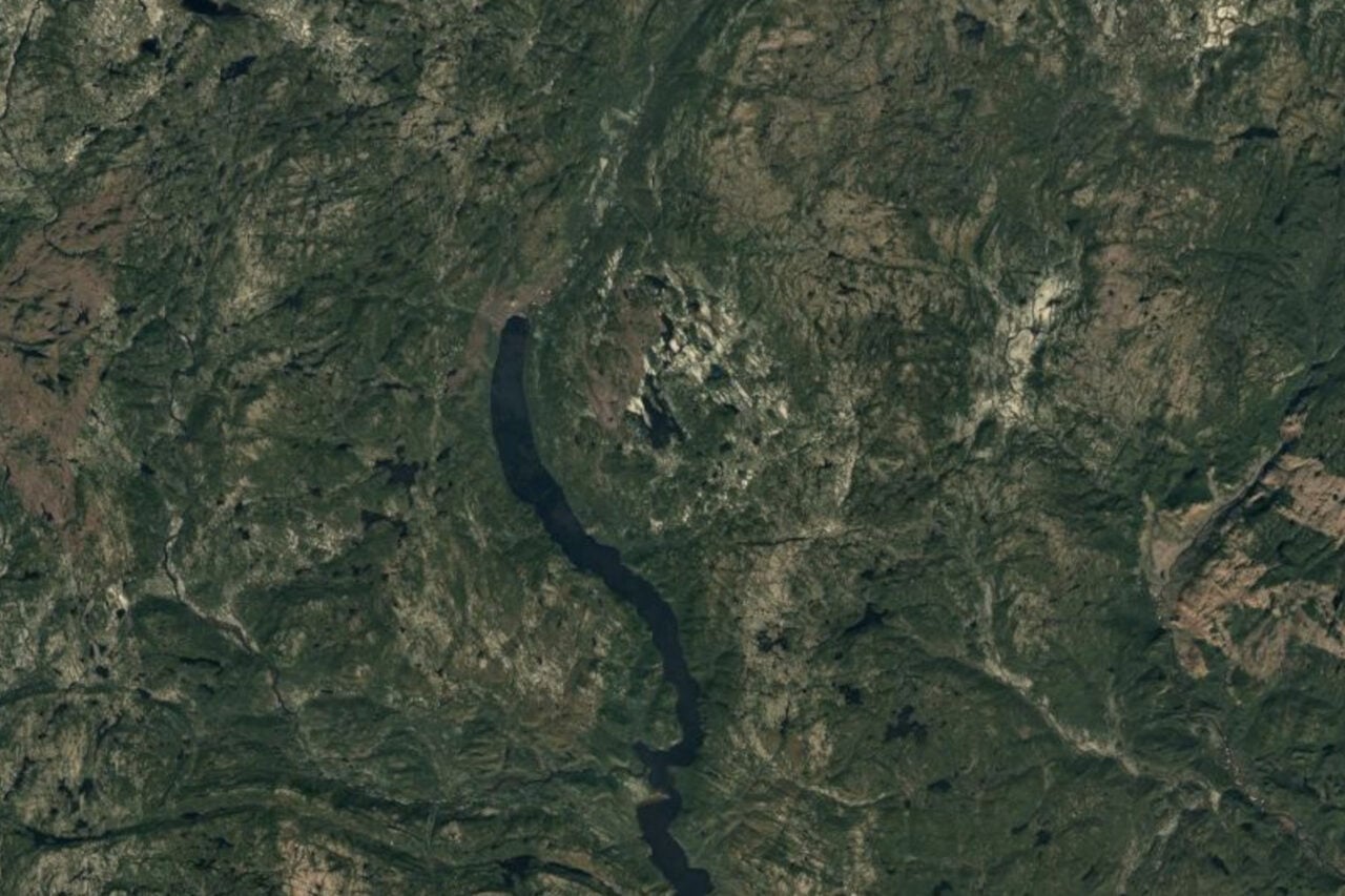 Amateur Astronomer Discovers Ancient Meteorite Impact Using Google Maps