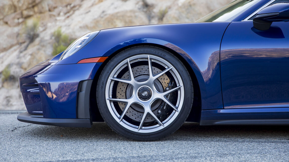 Шинэчлэгдсэн Porsche 911 GT3 Touring загварын онцлох үзүүлэлтүүд