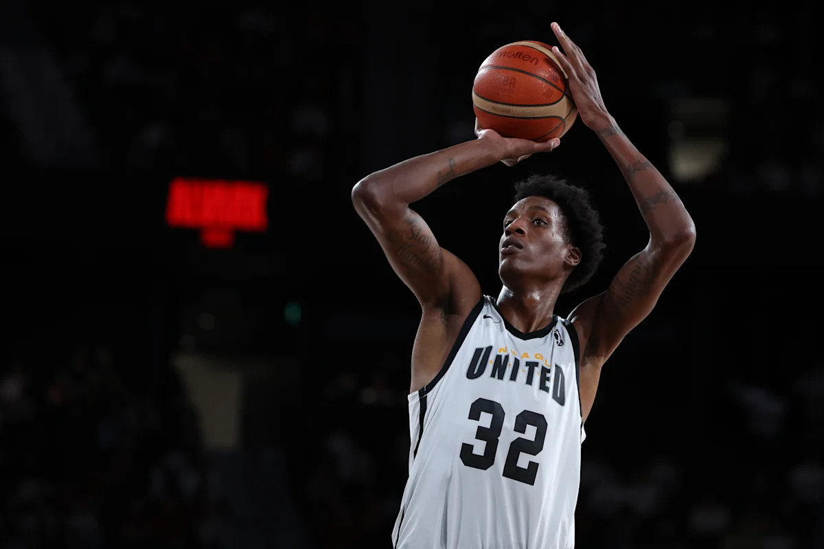 Лос-Анжелес Клипперс NBA-ийн хамгийн өндөр тоглогч Жамарион Шарпыг багтаа элсүүллээ