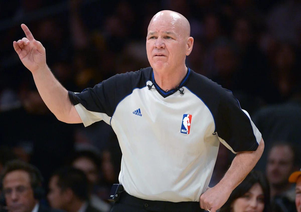 NBA-ийн домогт шүүгч Жой Кроуфорд Сагсан бөмбөгийн алдрын танхимд залрахаар боллоо