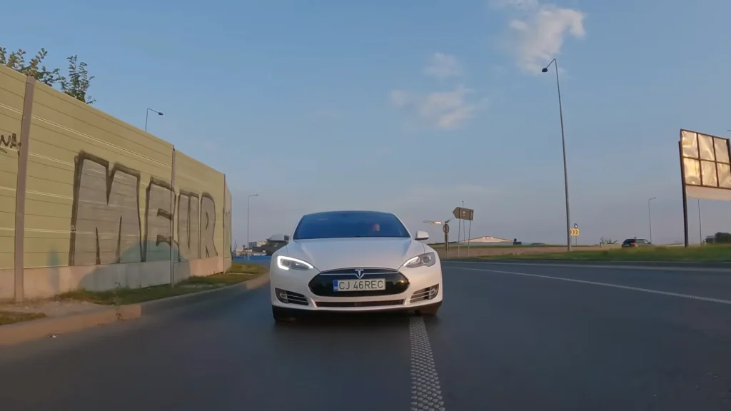 11 жилийн настай, 160,000 миль туулсан Tesla Model S автомашины өнөөгийн нөхцөл байдлыг шинжлэв