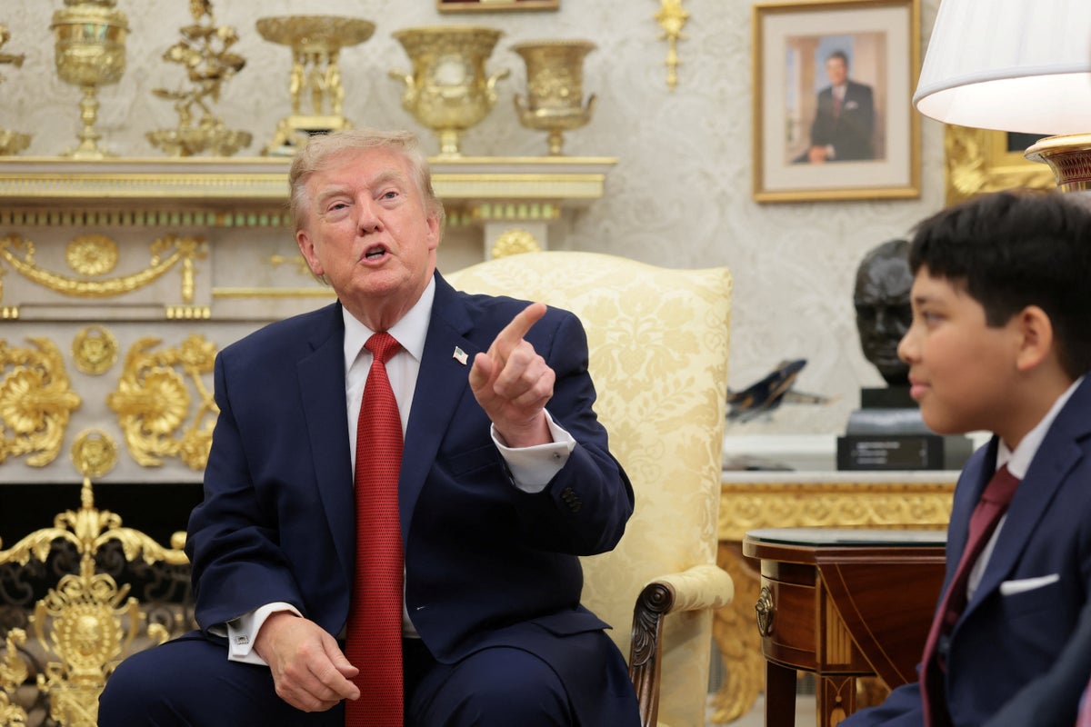 АНУ-ын Ерөнхийлөгч Дональд Трамп хэвлэлийн бага хурлын үеэр сэтгүүлчийг бүдүүлгээр загнав