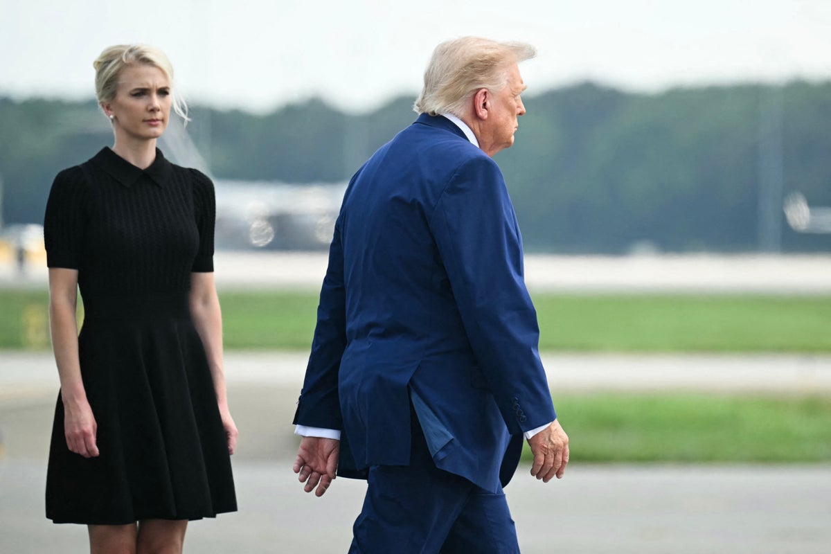 Дональд Трампын туслах Натали Харпын хувийн захидлууд Тагнуулын албаныхны анхаарлыг татжээ