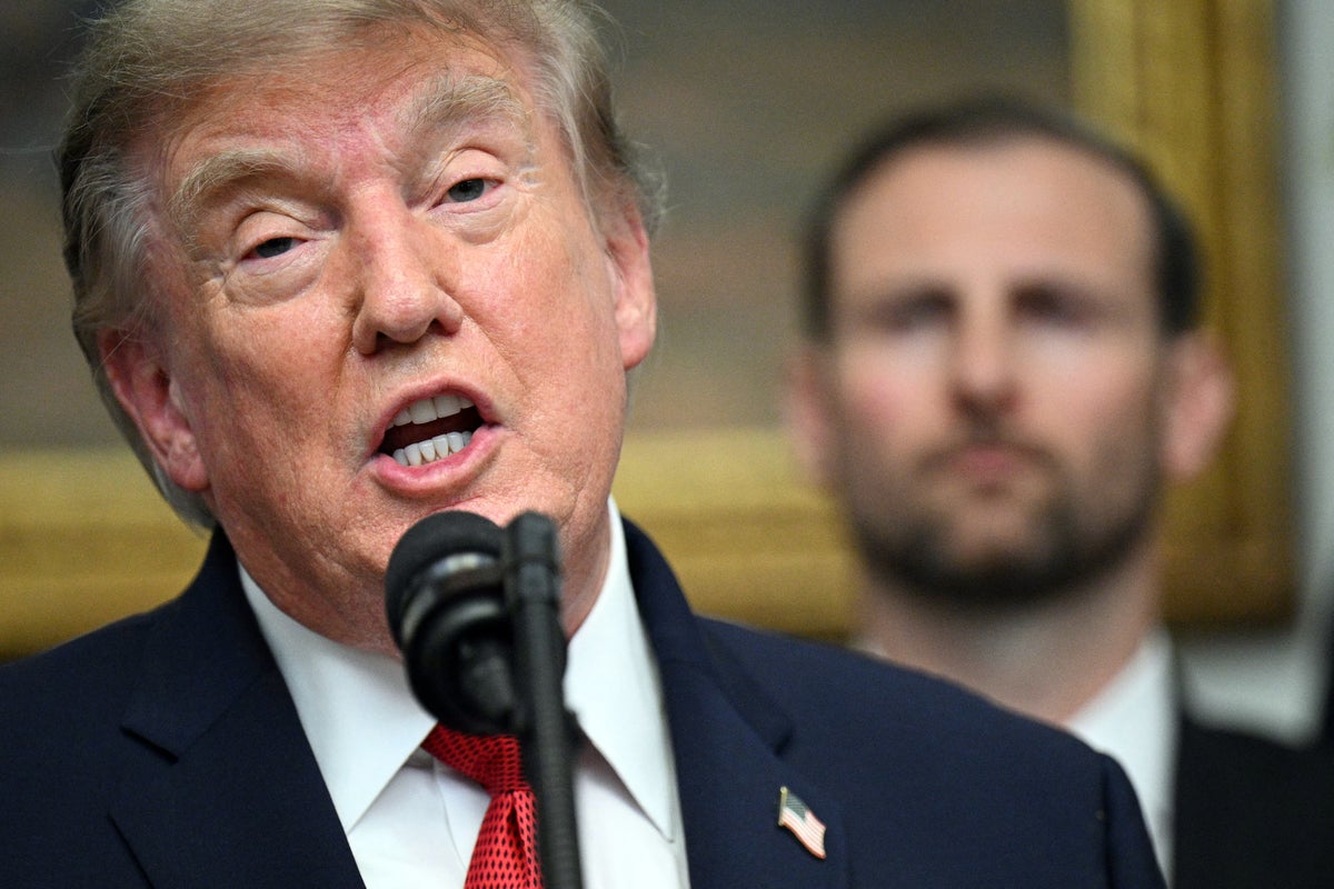 Дональд Трамп Ираны эсрэг эдийн засгийн хатуу хориг арга хэмжээ авахаа мэдэгдэв