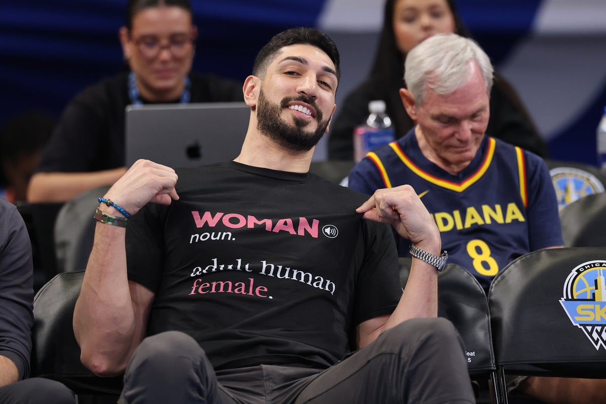 Энес Кантер Фридом WNBA-ийн тоглолтын үеэр талбайгаас хөөгдөв