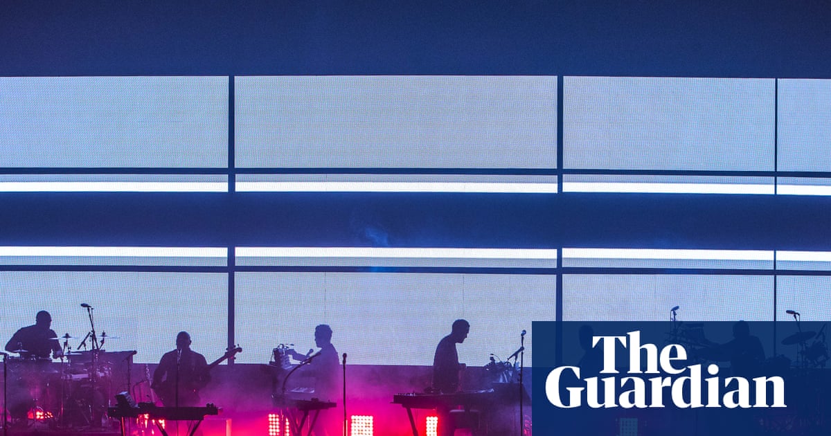 Singapore bans Massive Attack for showing Palestinian flag, breaching ban on foreign emblems