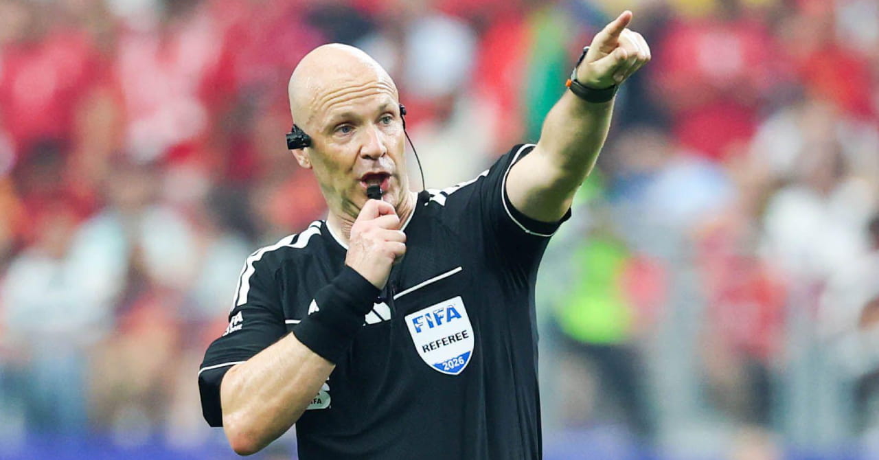 Английн алдарт шүүгч Энтони Тейлор хүнд ачааллын улмаас карьераа өндөрлөж байна