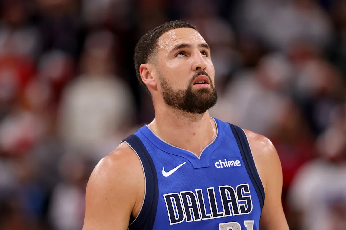 Даллас Маверикс Клэй Томпсонтой гэрээ цуцлах тохиролцоонд хүрч, тоглогч Майами Хиттэй нэгдэхээр болжээ