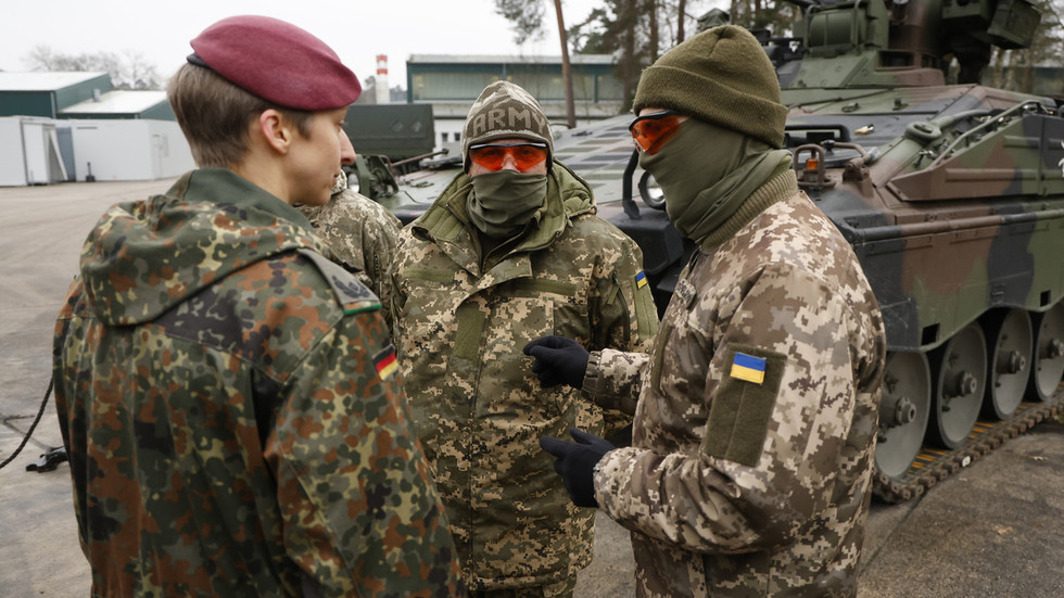 Германд сургалтад хамрагдаж буй Украйны цэргүүд олноор оргон зайлж байна