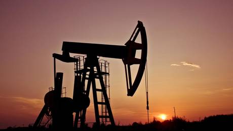 Европын Холбооны гишүүн орнууд газрын тосны компаниудад нэмэлт татвар ногдуулахыг уриаллаа