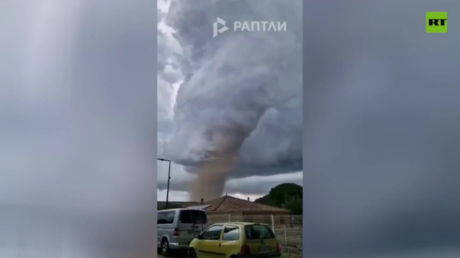 Францын өмнөд хэсэгт хүчтэй хар салхины улмаас 39 хүн бэртэж, 300 орчим байшин эвдэрчээ
