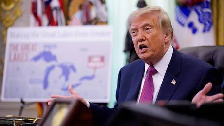 АНУ, Канадын худалдааны дайн хурцдаж, Дональд Трамп Канадын компаниудад байршлаа шилжүүлэхийг шаардав