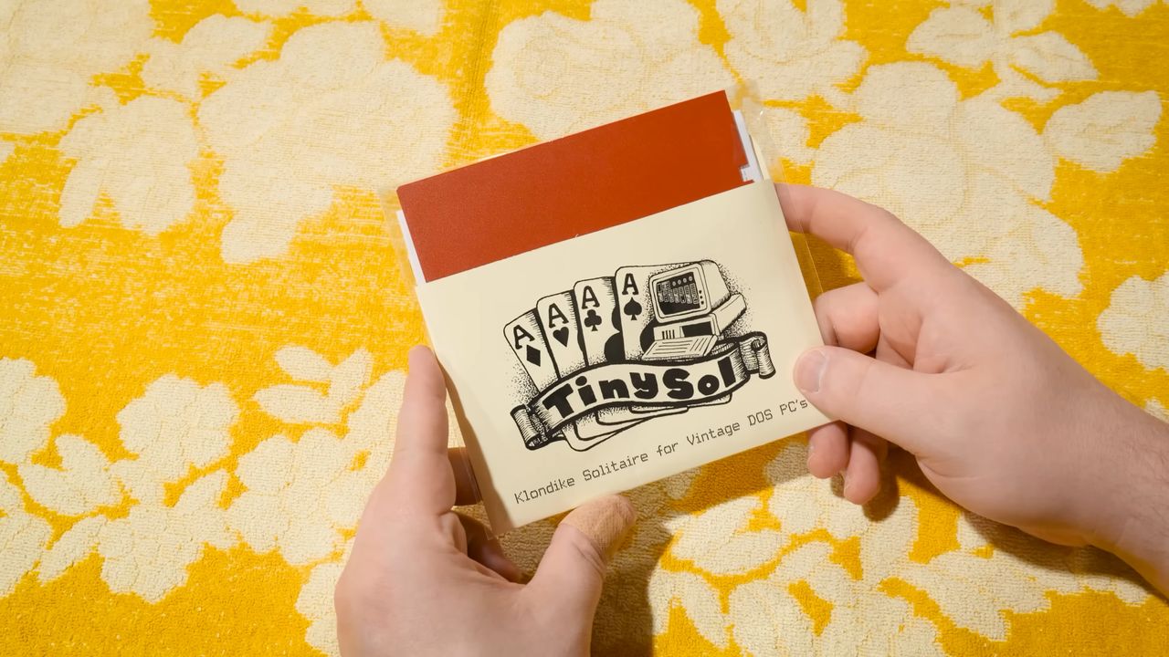QR код ашиглан ачаалах боломжтой 3 КБ хэмжээтэй TinySol тоглоом гарлаа