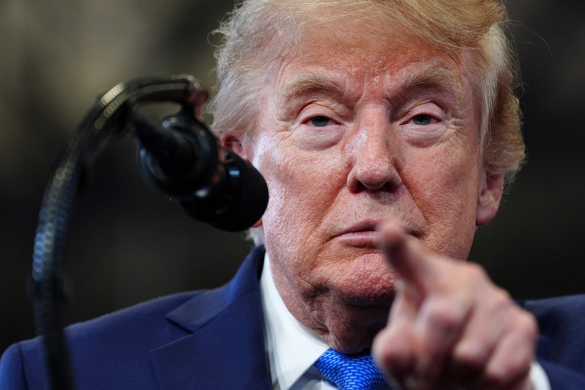 Трампын засаг захиргаанд урьд өмнө байгаагүй олон тэрбумтан багтжээ