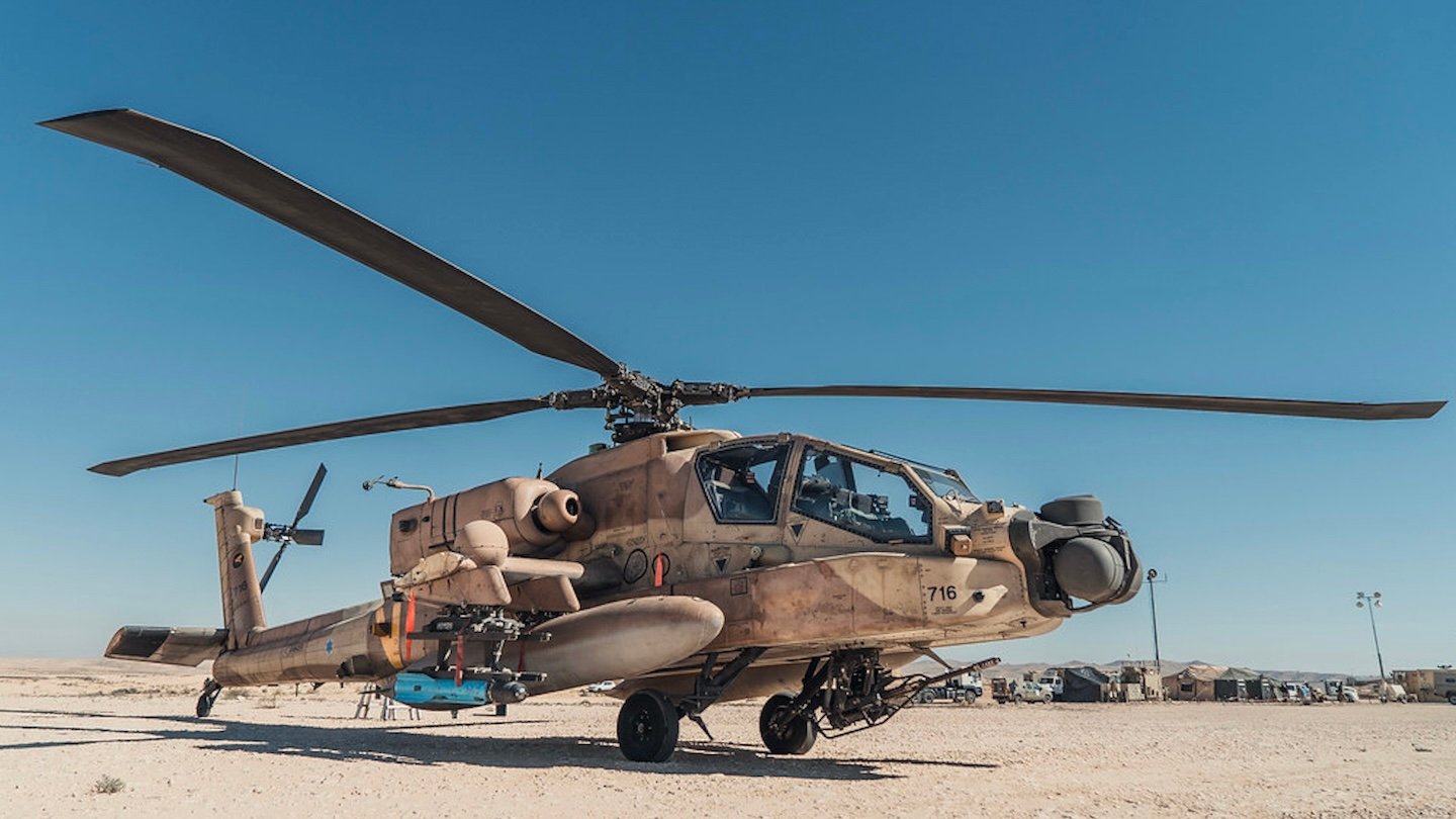 Израилийн арми AH-64 Apache нисдэг тэрэгний эскадрилийг хойд хил рүү шилжүүлэн байршууллаа