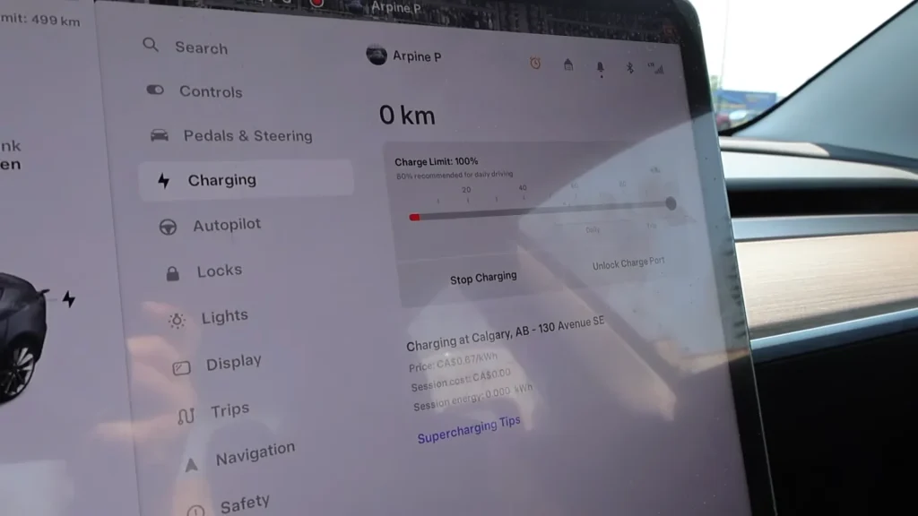 Tesla Model 3 автомашиныг цэнэглэх өртөг өндөр байгаа нь цахилгаан автомашин эзэмшигчдийн анхаарлыг татаж байна