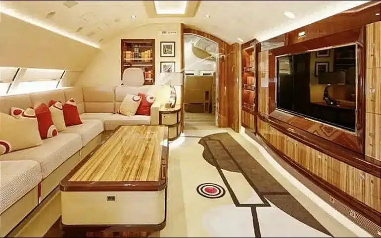 Катарын хааны гэр бүлийн ашиглаж байсан Boeing 747 онгоцыг АНУ-ын ерөнхийлөгчийн флотод нэгтгэлээ