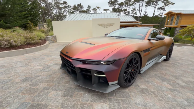 1.9 сая ам.долларын үнэлгээтэй Aston Martin Valen загварыг Monterey Car Week арга хэмжээний үеэр танилцууллаа