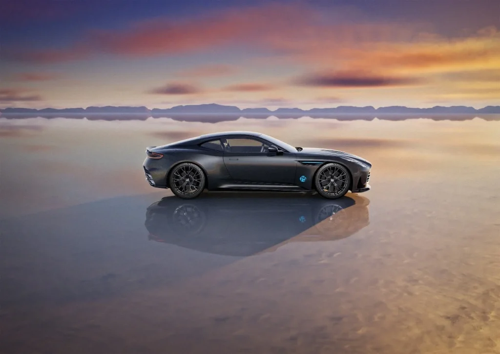 Aston Martin компани Le Mans уралдааны түүхт загваруудаас сэдэвлэн DB12 S загварын тусгай хувилбаруудыг танилцууллаа