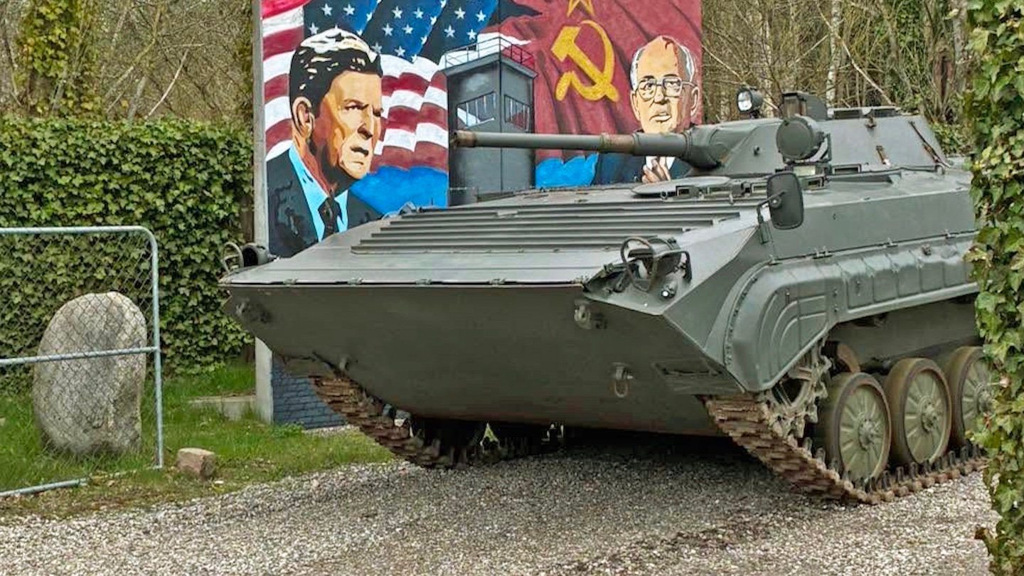 Данийн цэргийн музей хуучин зэвсэглэлээ Украинд шилжүүлж эхэллээ