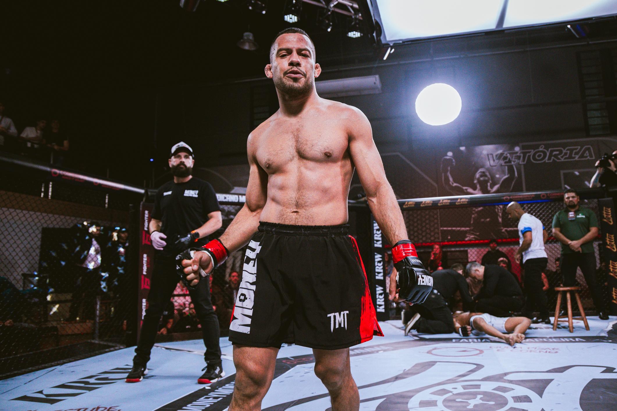 Хектор Сантьяго UFC-д анхны тулаанаа хийж, Алекс Перейратай нэг өдөр дэвжээнд гарахыг мөрөөдөж байна