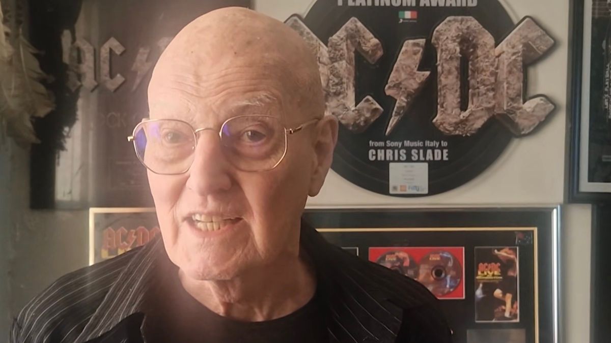 AC/DC хамтлагийн бөмбөрчин асан Крис Слэйд эрүүл мэндийн шалтгаанаар карьераа өндөрлөв