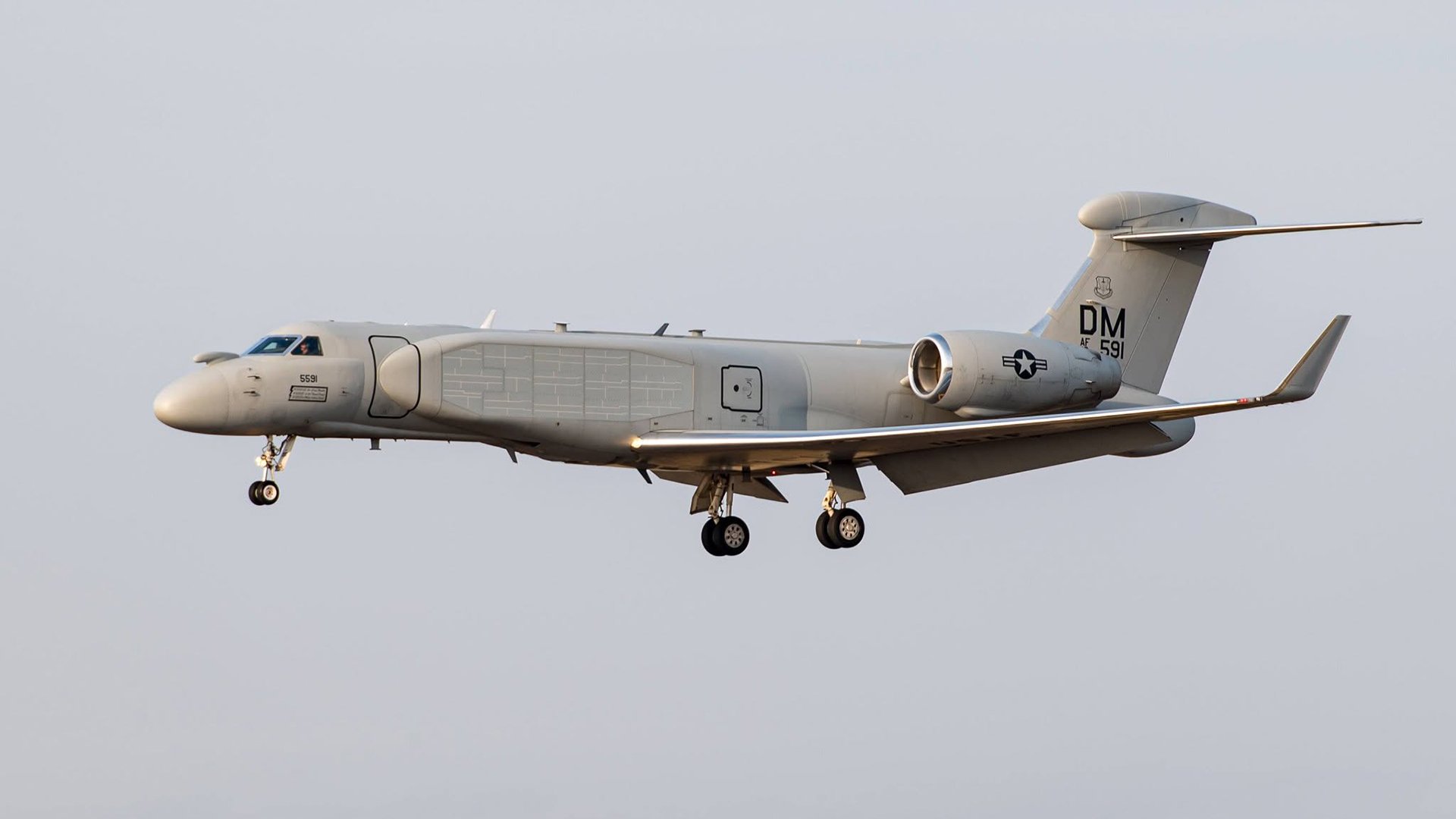 АНУ-ын EA-37B цахим дайны онгоц Калининградын хилийн ойролцоо үүрэг гүйцэтгэлээ