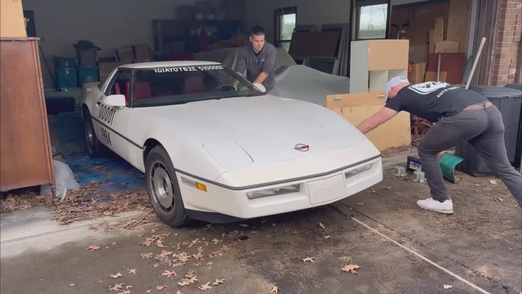 Гурван арван жил хадгалагдсан Chevrolet Corvette C4-ийн анхны загвар олдлоо