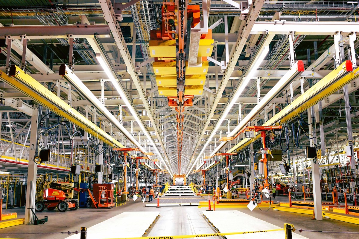 Ford компани 30 мянган ам.доллароос доош үнэтэй цахилгаан автомашины үйлдвэрлэлд шилжиж байна