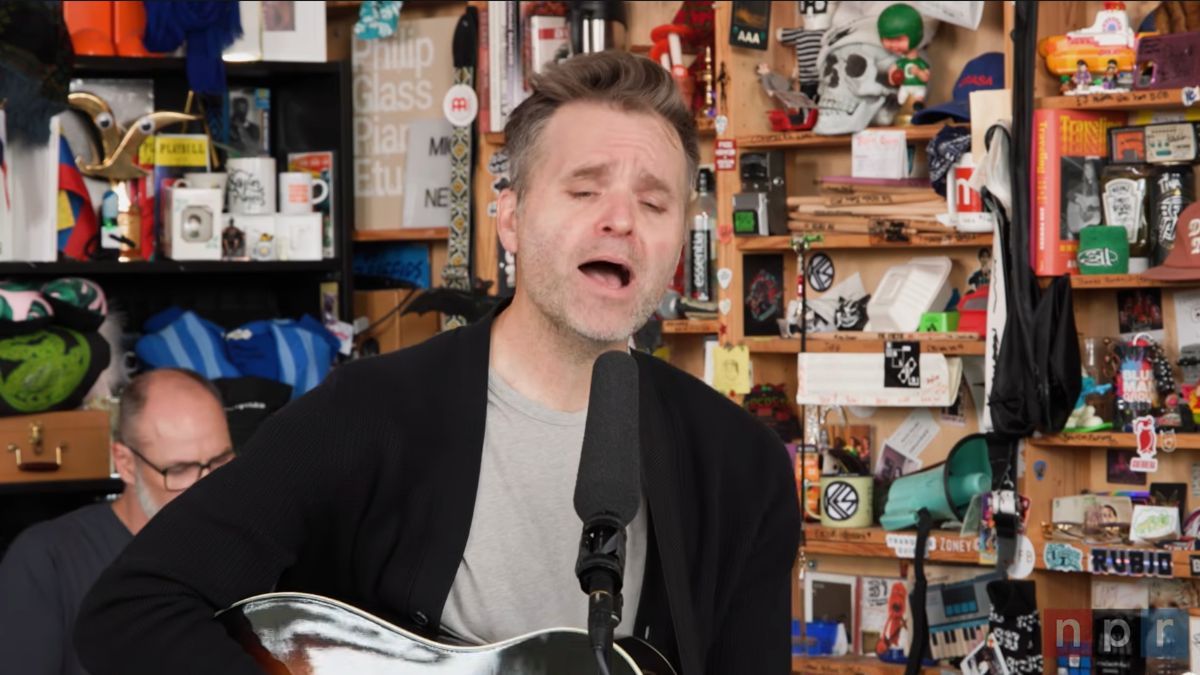 Death Cab for Cutie хамтлаг Tiny Desk тоглолтын тайзнаа эргэн ирлээ