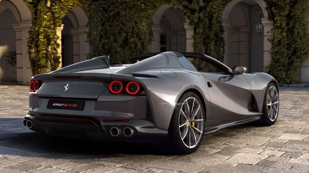Ferrari 812 GTS загварын арын цонхыг хөдөлгүүрийн дууг бүрэн сонсгох зорилгоор нээгддэг болгожээ