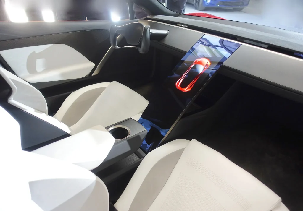 Tesla Roadster-ын үйлдвэрлэл хойшилж буй шалтгааныг Жон МакНил тайлбарлалаа
