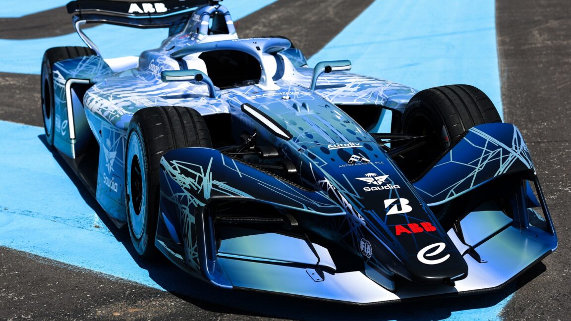 Formula E уралдааныг Disney+ болон ESPN+ сувгаар дамжуулахаар боллоо