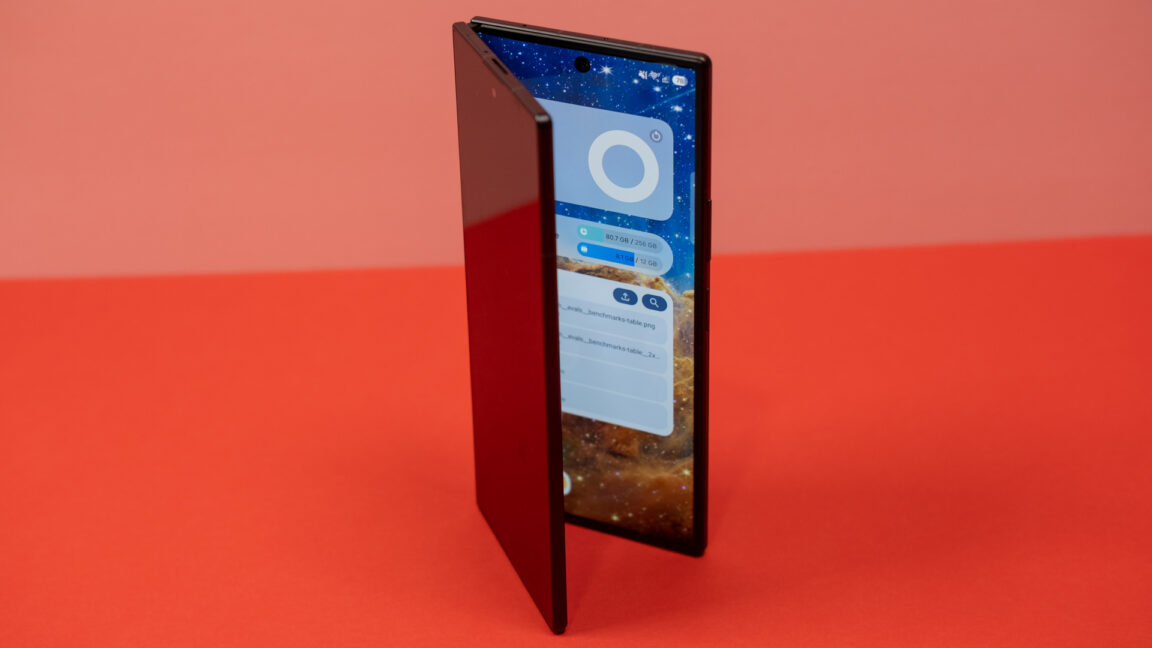 Samsung Galaxy Z Fold 8 Ultra загварын онцлог болон үнийн асуудал