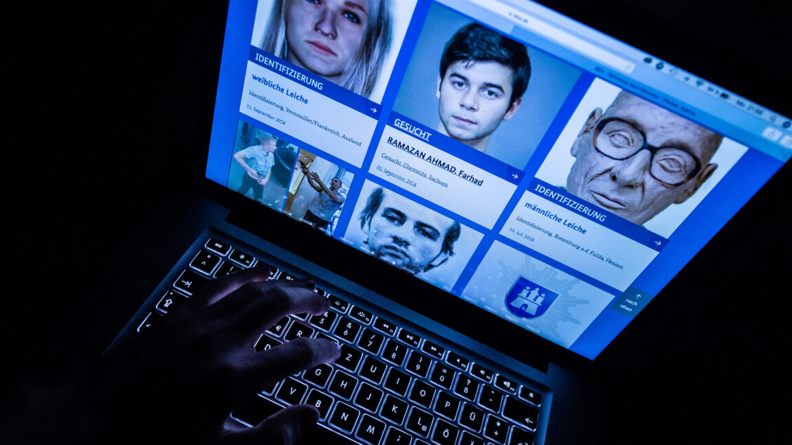 ClarityCheck үйлчилгээний мэдээллийн сан алдагдсанаас сая сая хүний зураг ил болжээ