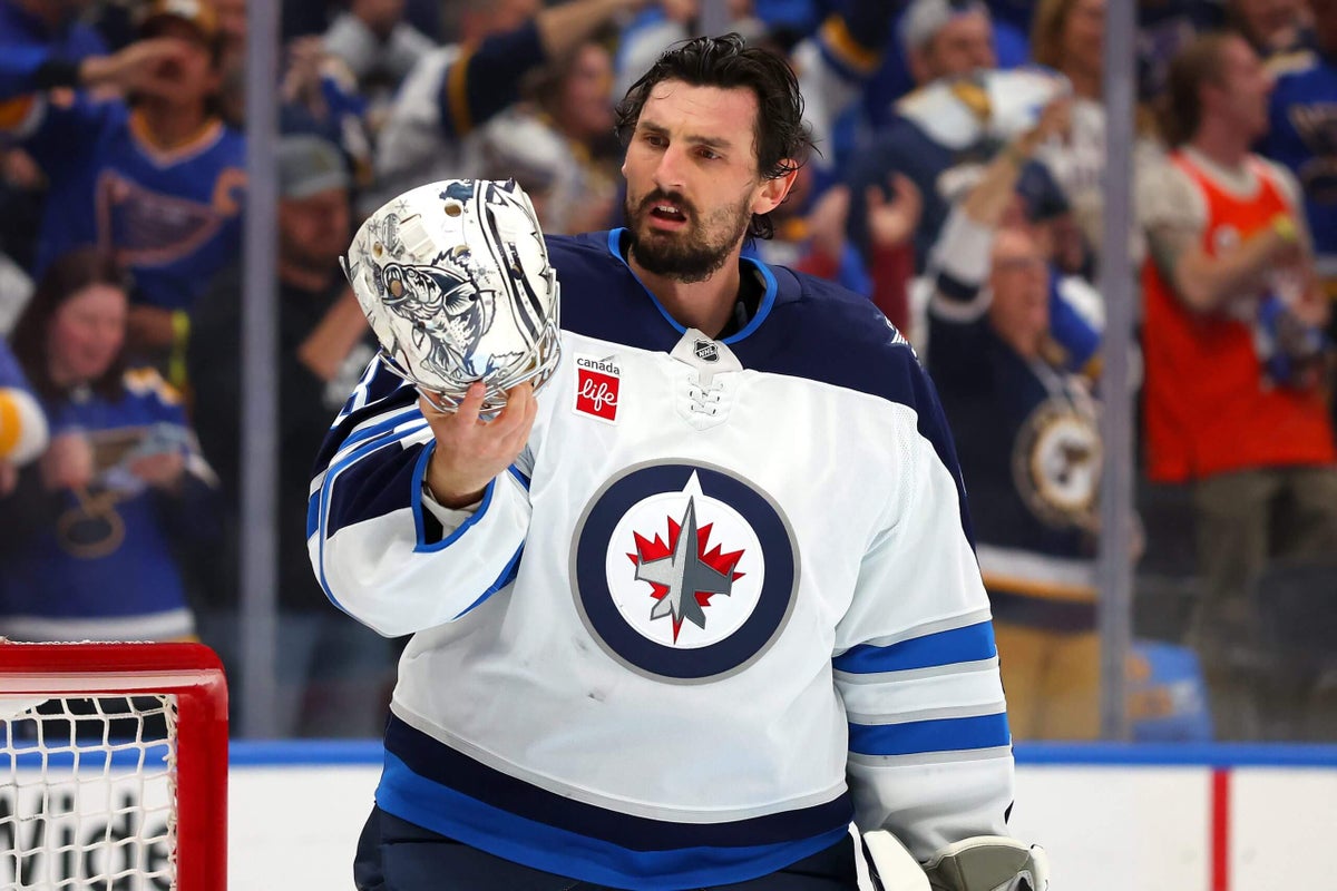 Коннор Хеллебайк NHL-ийн багуудтай солилцоо хийхээр Winnipeg Jets-ээс хүсэлт гаргалаа