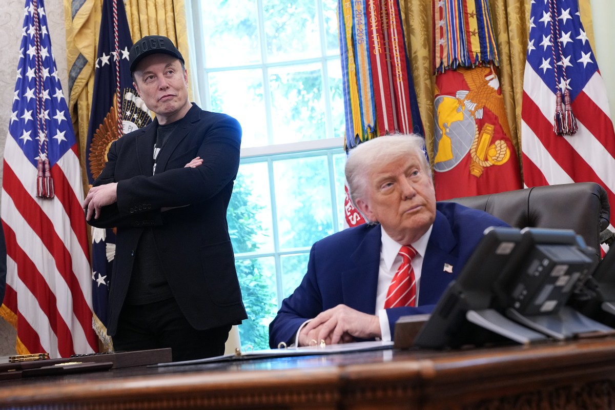 Дональд Трамп SpaceX компанийн хувьцааг IPO хийснээс хойш хоёр долоо хоногийн дараа худалдан авчээ