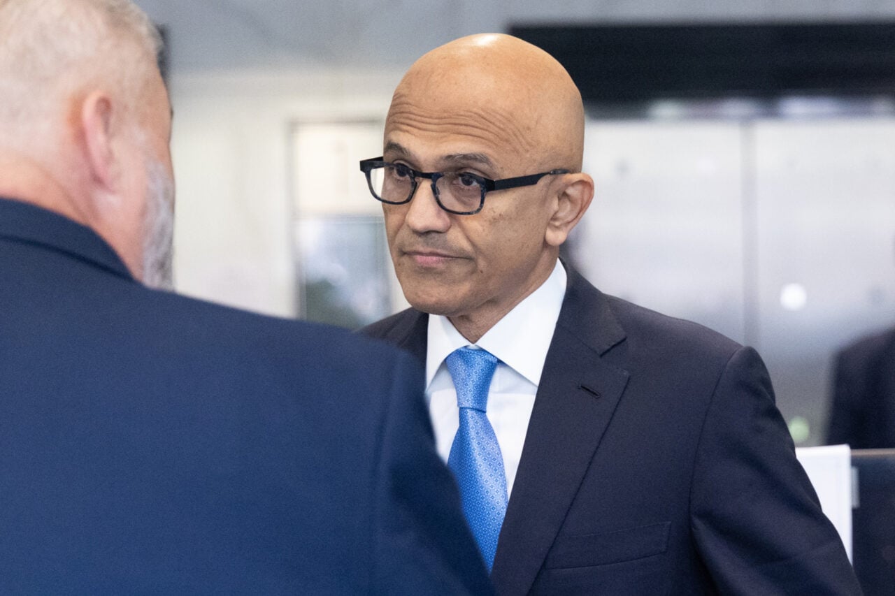 Microsoft хиймэл оюун ухааны салбарт хөрөнгө оруулалтаа нэмэгдүүлэхийн зэрэгцээ нүүрстөрөгчийн хийг саармагжуулах ажлаа танажээ